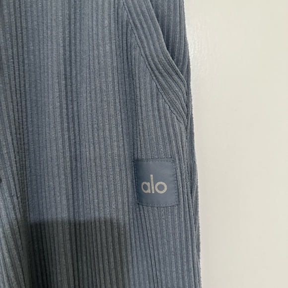 Alo Muse Sweatpants - Picture 3 of 6